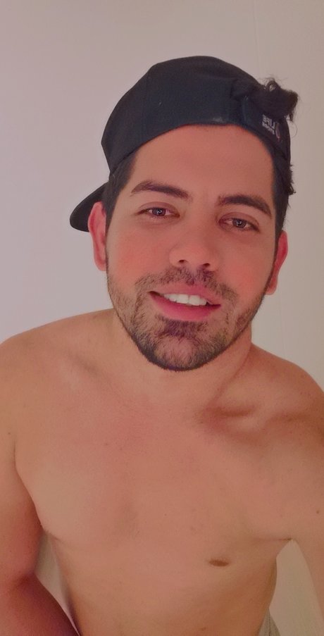 Photo nue de fuite OnlyFans de Carlos Gutierrez