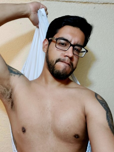 Photo nue de fuite OnlyFans de Nerd Wedige Lover 