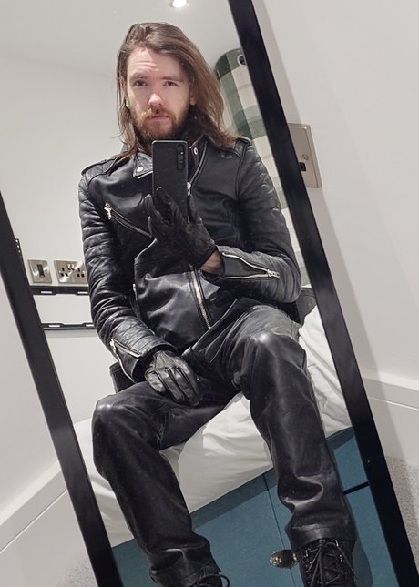 Photo nue de fuite OnlyFans de Chainsaw