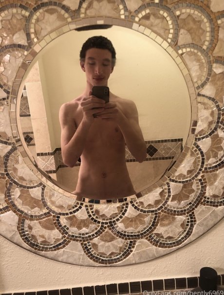 Photo nue de fuite OnlyFans de The Boy Next Door