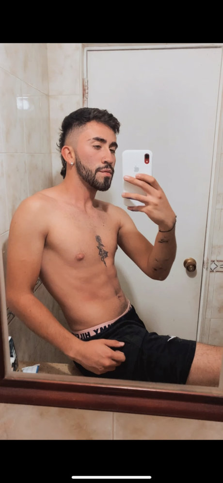 Photo nue de fuite OnlyFans de Nicolas Muoz