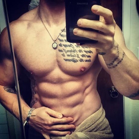 Photo nue de fuite OnlyFans de Neutronic