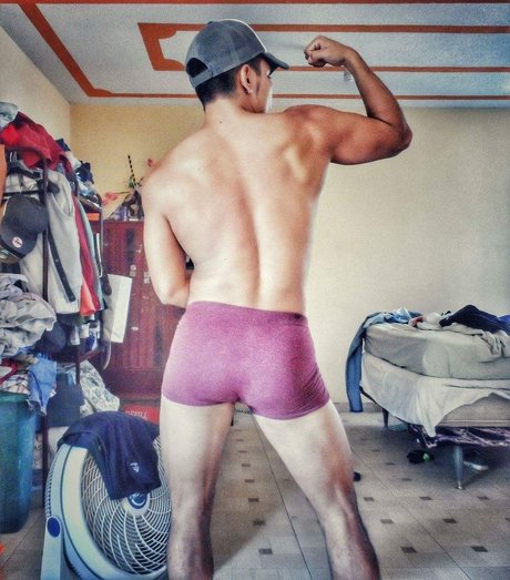 Photo nue de fuite OnlyFans de Angel Tacru