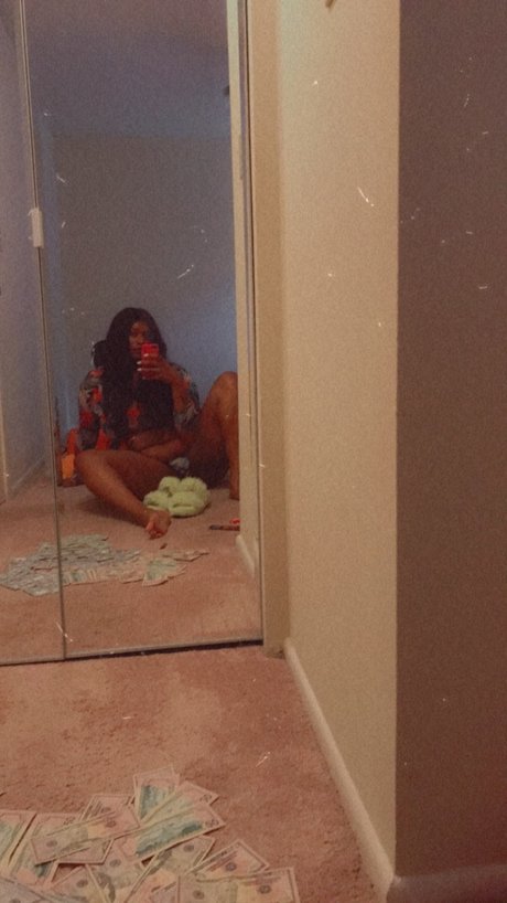 Photo nue de fuite OnlyFans de Nikki Waves