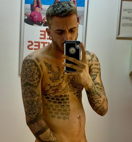 Photo nue de fuite OnlyFans de Brad Noakes