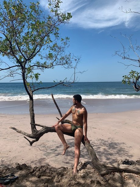 Photo nue de fuite OnlyFans de Alex Montenegro