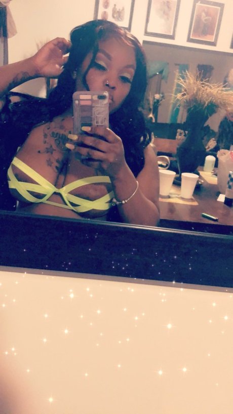 Photo nue de fuite OnlyFans de Yourfavbbw69