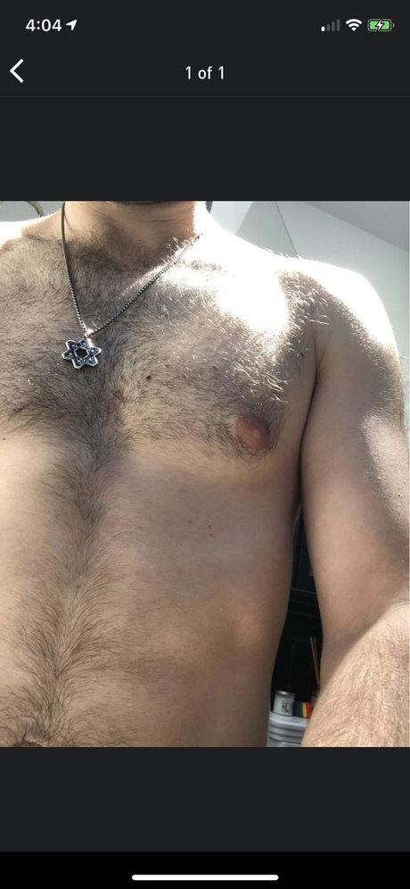 Photo nue de fuite OnlyFans de Naughty Jewish Boy