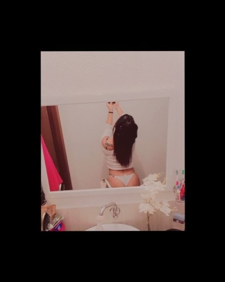 Photo nue de fuite OnlyFans de Nirvana