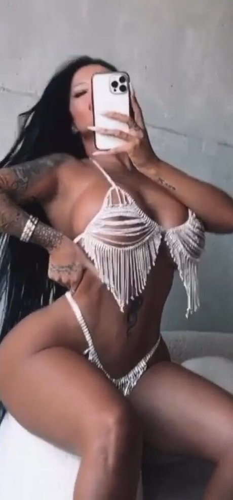 Photo nue de fuite OnlyFans de Enise Sude