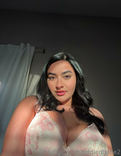 Photo nue de fuite OnlyFans de Tiddiedbabe2