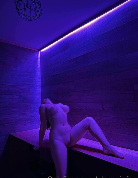 Photo nue de fuite OnlyFans de Alenavipfox
