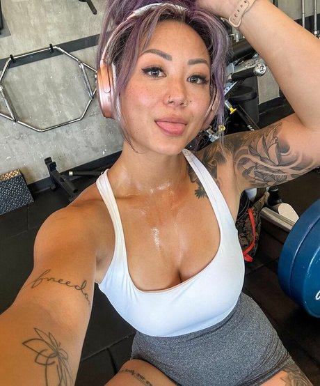 Photo nue de fuite OnlyFans de Cynthia Leu