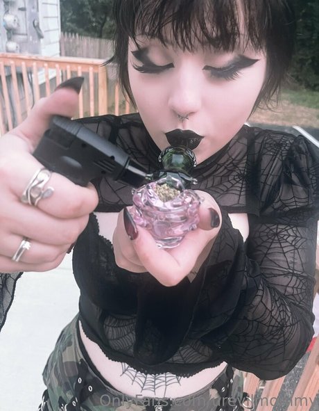Photo nue de fuite OnlyFans de Urevilmommy