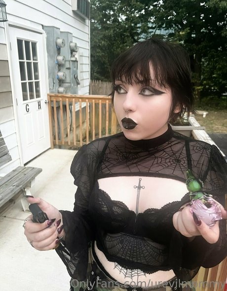 Photo nue de fuite OnlyFans de Urevilmommy