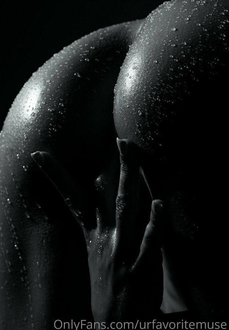 Photo nue de fuite OnlyFans de Urfavoritemuse