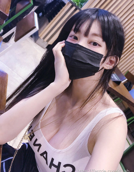 Photo nue de fuite OnlyFans de Rhab