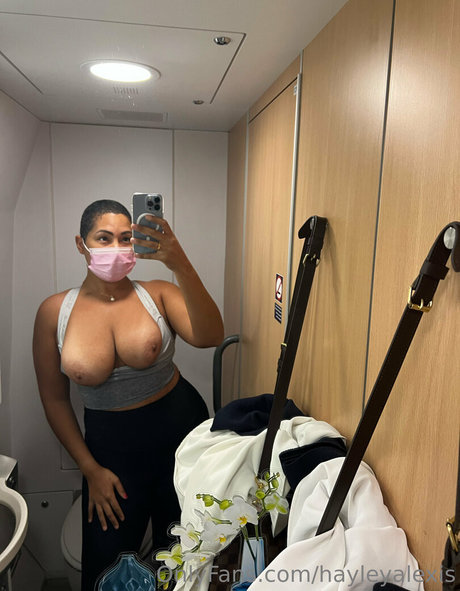 Photo nue de fuite OnlyFans de Hayley Alexis