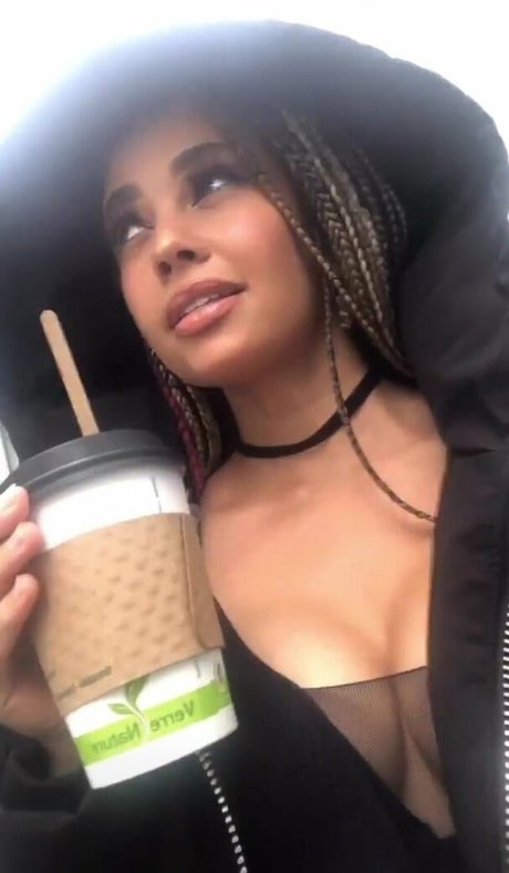 Photo nue de fuite OnlyFans de Vanessa Morgan