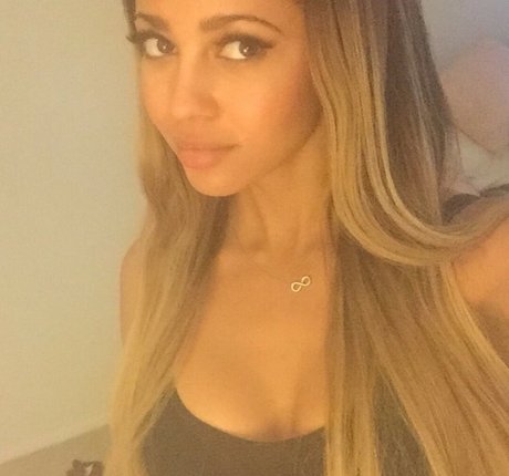 Photo nue de fuite OnlyFans de Vanessa Morgan