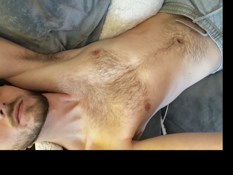 Photo nue de fuite OnlyFans de Notyouraveragegymbro