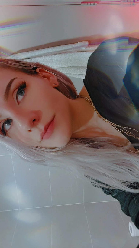 Photo nue de fuite OnlyFans de  Emmaterrestrial 
