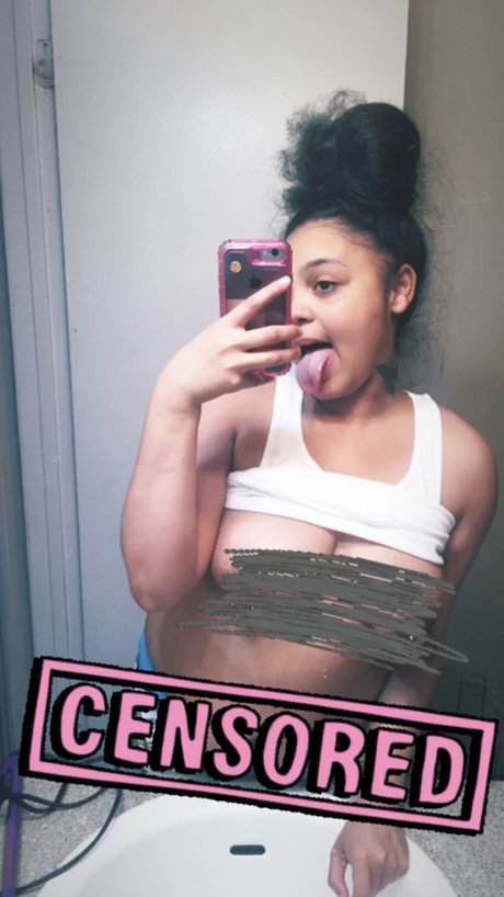 Photo nue de fuite OnlyFans de Skyee 