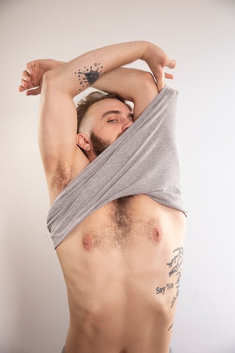 Photo nue de fuite OnlyFans de Aaron Oaks