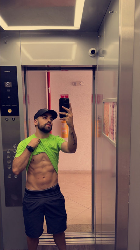 Photo nue de fuite OnlyFans de Aaron Diamond 