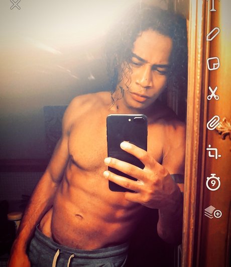 Photo nue de fuite OnlyFans de Adonisalexander