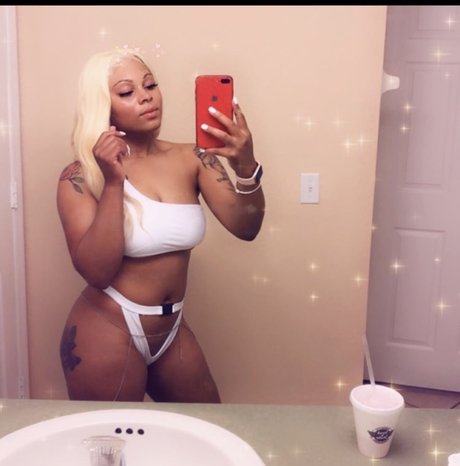 Photo nue de fuite OnlyFans de Missmonroe