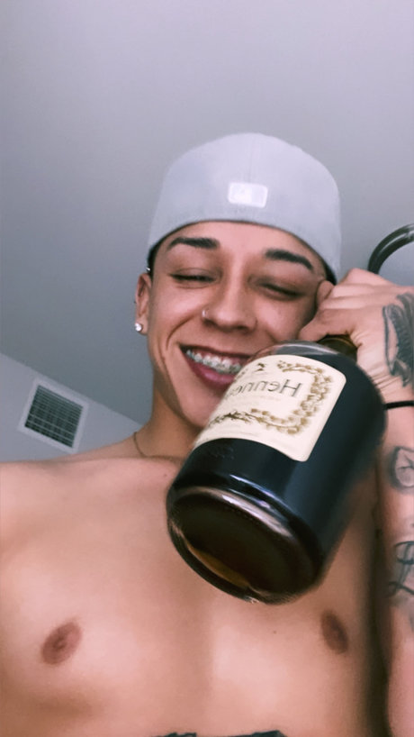 Photo nue de fuite OnlyFans de Abovetheclovds