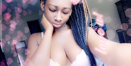 Photo nue de fuite OnlyFans de Abi Tabi
