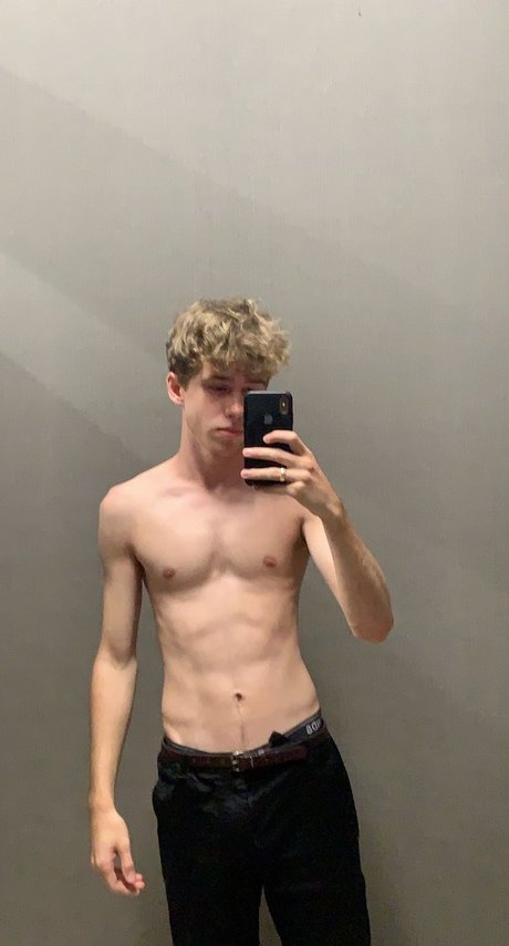 Photo nue de fuite OnlyFans de Oliver George Elijah