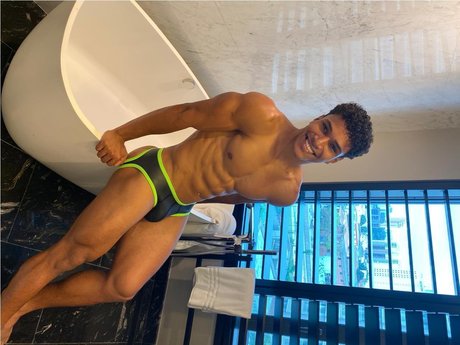 Photo nue de fuite OnlyFans de Oli Ferro