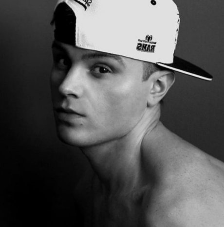 Photo nue de fuite OnlyFans de Oleg Bogann