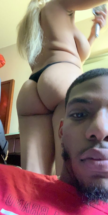 Photo nue de fuite OnlyFans de Sexiest Brown Skin Nigga Alive