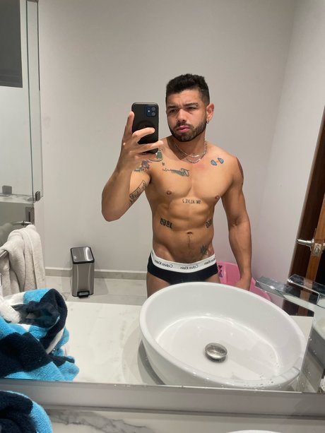 Photo nue de fuite OnlyFans de Ozm