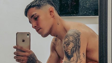 Photo nue de fuite OnlyFans de Oscar Andrs