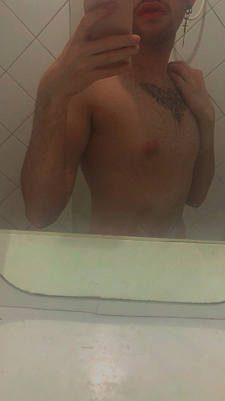 Photo nue de fuite OnlyFans de Alan Junior