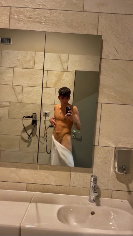 Photo nue de fuite OnlyFans de Achille