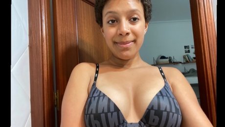 Photo nue de fuite OnlyFans de Akua Vip Page