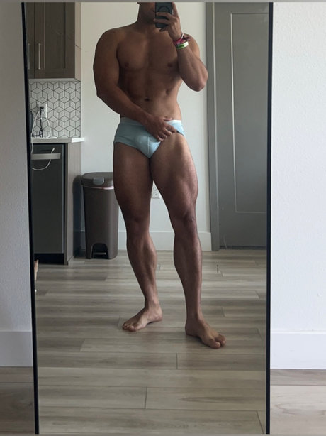 Photo nue de fuite OnlyFans de Papi Bb