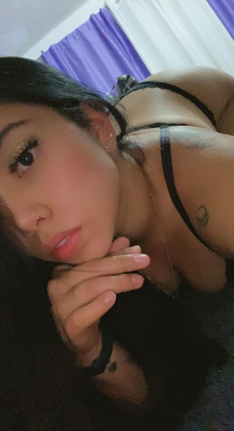 Photo nue de fuite OnlyFans de Paola Miel