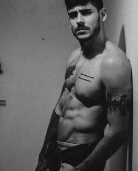 Photo nue de fuite OnlyFans de Lobo 