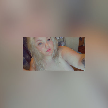 Photo nue de fuite OnlyFans de Alannah Valencia