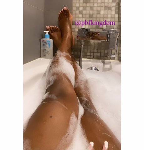 Photo nue de fuite OnlyFans de Pretty Black Feet