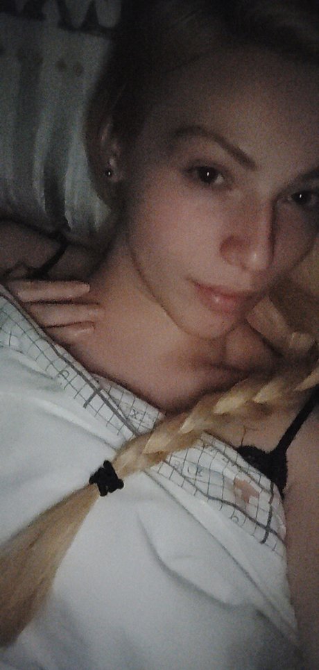 Photo nue de fuite OnlyFans de Alya L