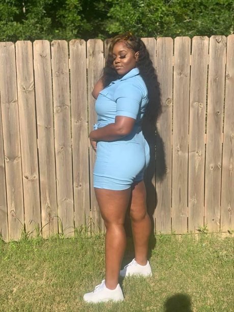 Photo nue de fuite OnlyFans de Phatmama 