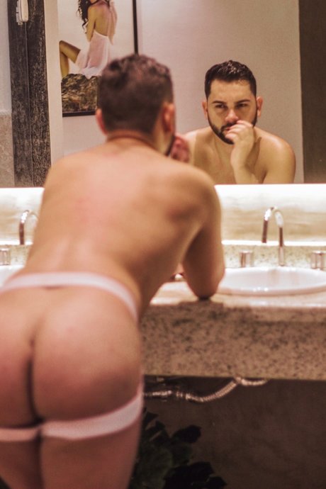 Photo nue de fuite OnlyFans de Peter Ribeiro